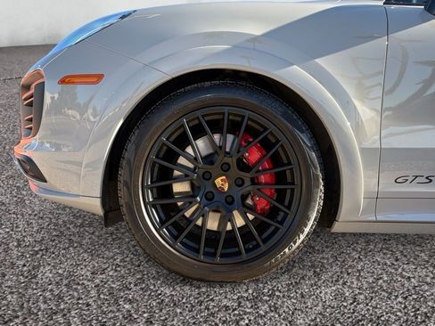 Used 2021 Porsche Cayenne GTS w/ Premium Package image 9