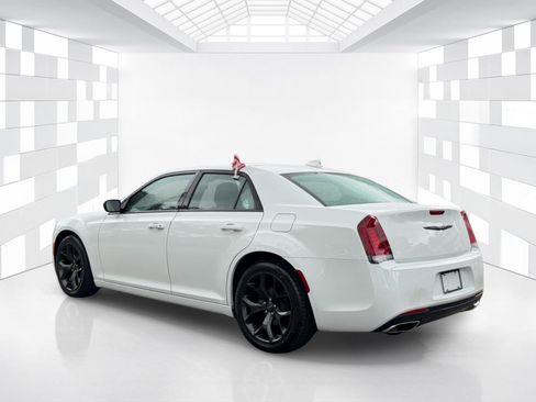 Used 2022 Chrysler 300 Touring w/ Sport Appearance Package RWD image 5