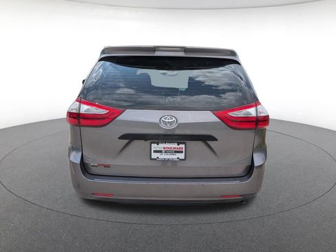 Used 2018 Toyota Sienna L FWD image 4