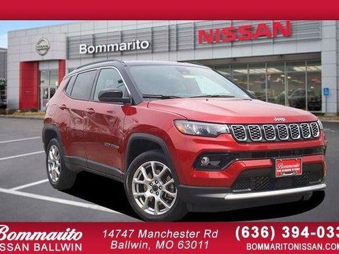 Used 2025 Jeep Compass Limited AWD/4WD image 1