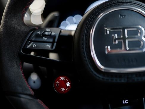 Used 2022 Bugatti Chiron Pur Sport image 31