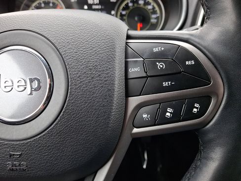 Used 2019 Jeep Cherokee Limited w/ Technology Group image 22