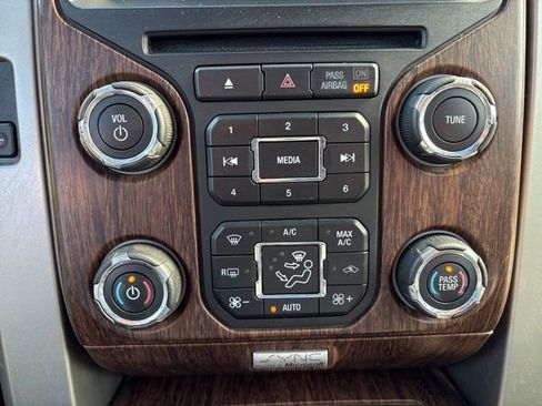 Used 2014 Ford F150 Lariat w/ Equipment Group 502A Luxury image 20