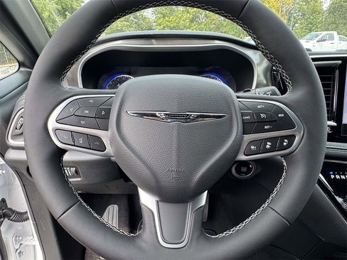 New 2026 Chrysler Pacifica Select image 17