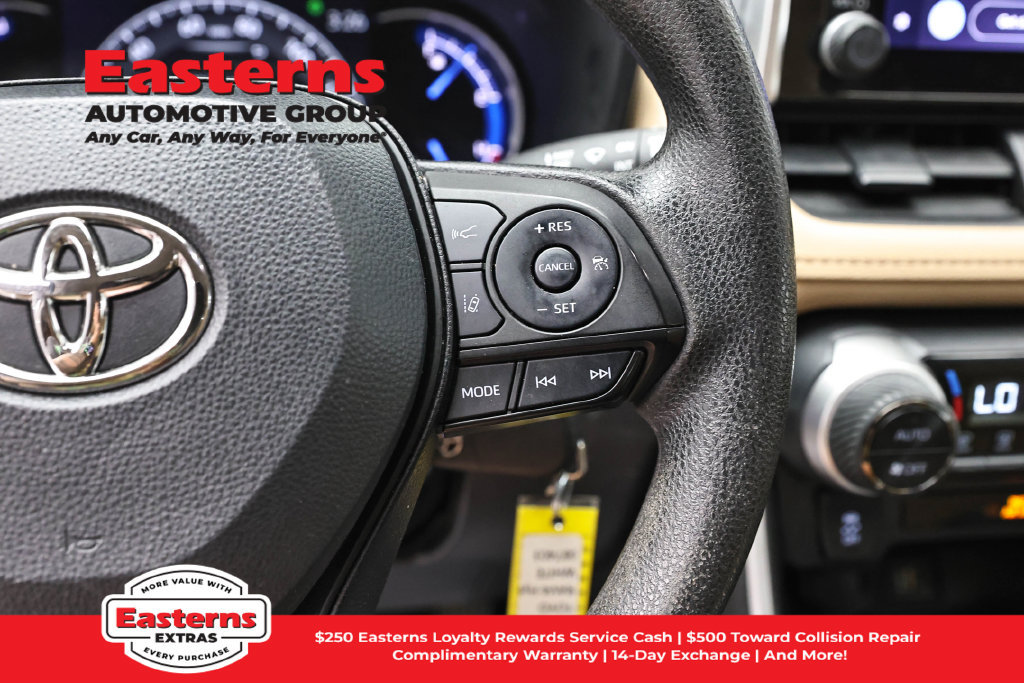 Used 2023 Toyota RAV4 LE AWD/4WD image 16