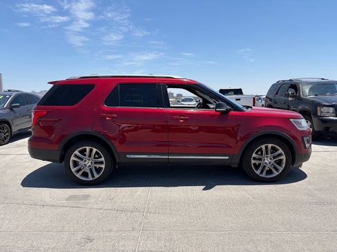 Used 2017 Ford Explorer XLT w/ Equipment Group 202A FWD image 3
