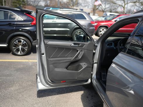 Certified 2022 Volkswagen Tiguan SE R-Line image 28
