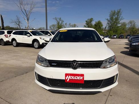 Used 2012 Volkswagen Jetta GLI FWD image 2