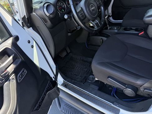 Used 2015 Jeep Wrangler Unlimited Sport w/ Quick Order Package 24S AWD/4WD image 12