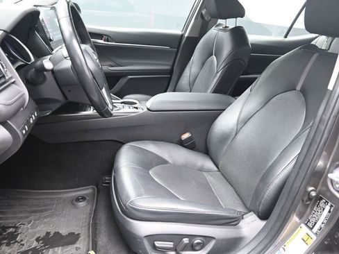 Used 2023 Toyota Camry XLE image 18