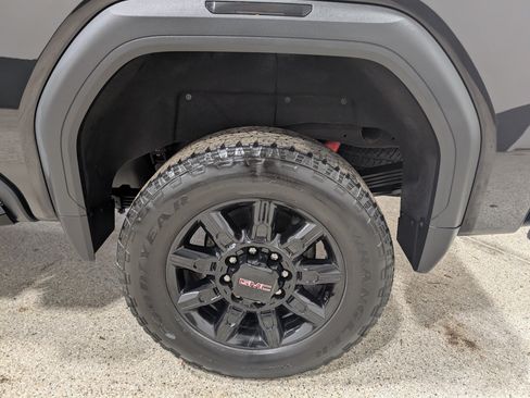 Used 2025 GMC Sierra 2500 AT4 w/ AT4 Premium Plus Package AWD/4WD image 13
