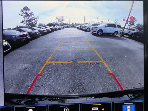 Used 2023 Chevrolet Traverse High Country image 16