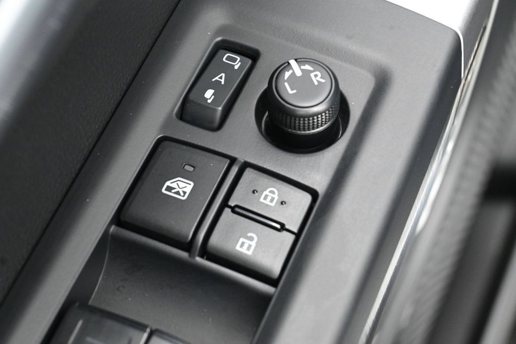 Used 2025 Toyota Sequoia Platinum AWD/4WD image 13