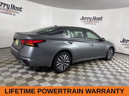 Used 2023 Nissan Altima 2.5 SV w/ SV Premium Package image 5