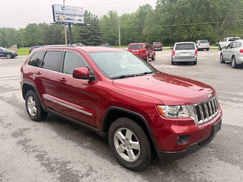 Used 2012 Jeep Grand Cherokee Laredo w/ Laredo E Group AWD/4WD image 4