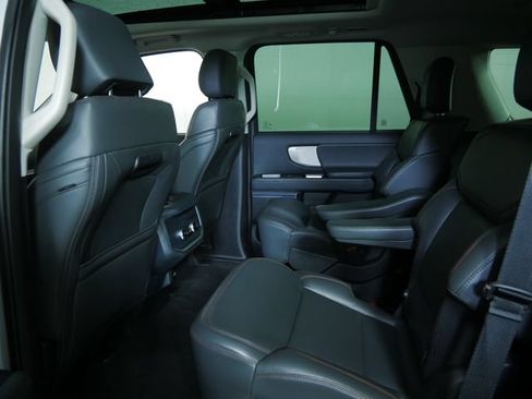 Used 2025 Ford Expedition Active AWD/4WD image 15