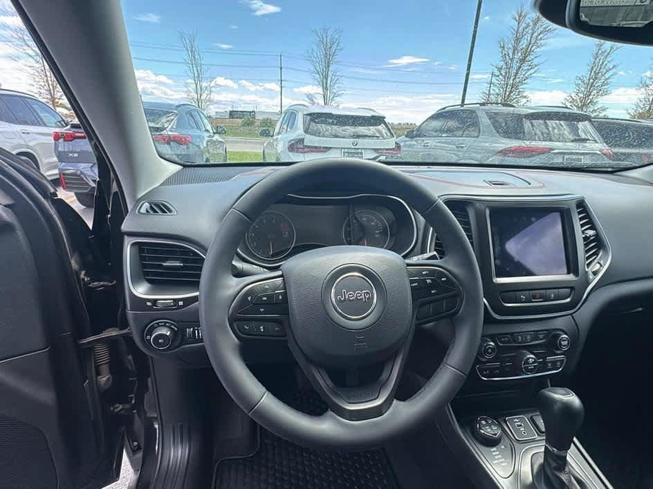 Used 2022 Jeep Cherokee Trailhawk w/ Premium Leather Package AWD/4WD image 14