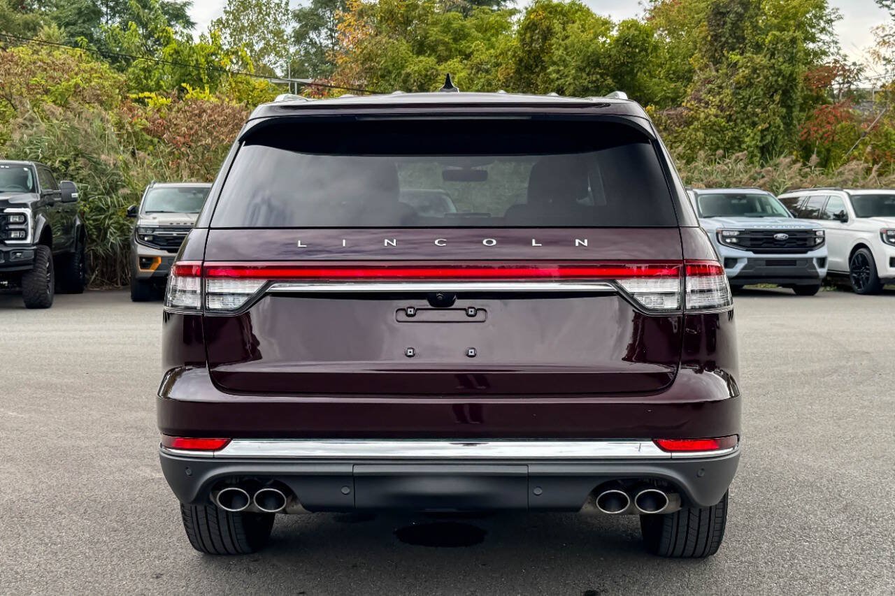 Used 2024 Lincoln Aviator AWD w/ Premium Package image 4