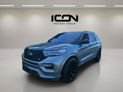 Used 2020 Ford Explorer ST w/ ST Street Pack image 2