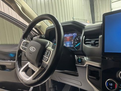 Used 2024 Ford Expedition XLT image 18