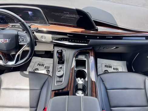 Used 2022 Cadillac Escalade Luxury AWD/4WD image 11