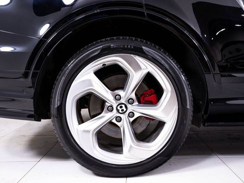 Used 2022 Bentley Bentayga AWD/4WD image 12