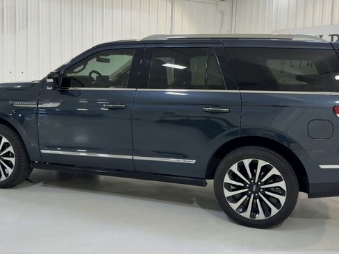 Used 2022 Lincoln Navigator Reserve image 7