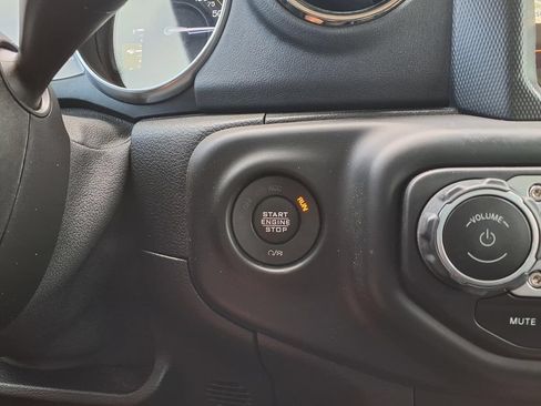 Used 2021 Jeep Wrangler Unlimited Sahara AWD/4WD image 31