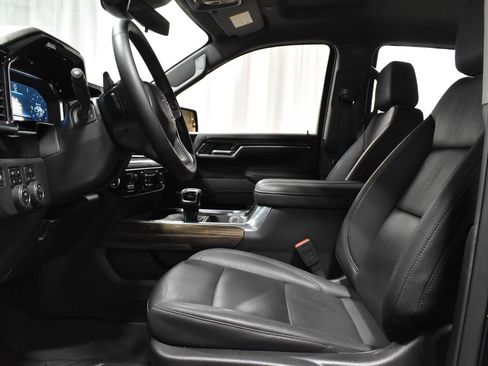 Used 2025 Chevrolet Silverado 1500 LT Trail Boss w/ Convenience Package II image 3