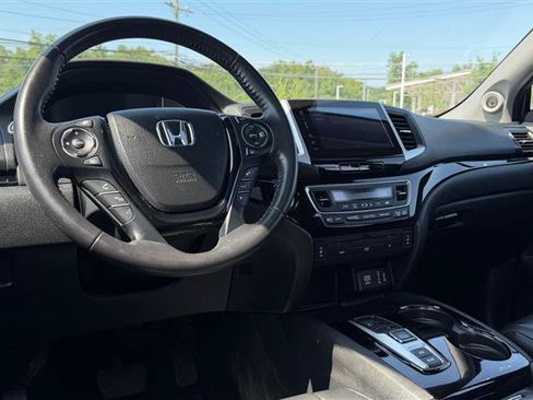 Used 2017 Honda Pilot Touring image 26