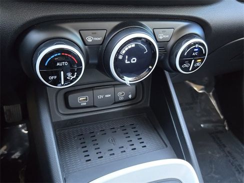 Certified 2023 Hyundai Venue Limited image 18