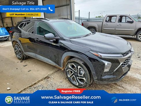 Used 2025 Chevrolet Trax RS w/ Sunroof Package FWD image 5