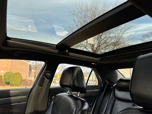 Used 2014 Chrysler 300 C image 12