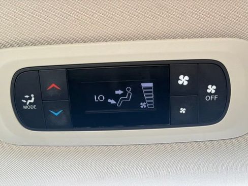 Used 2022 Chrysler Voyager LX FWD image 22