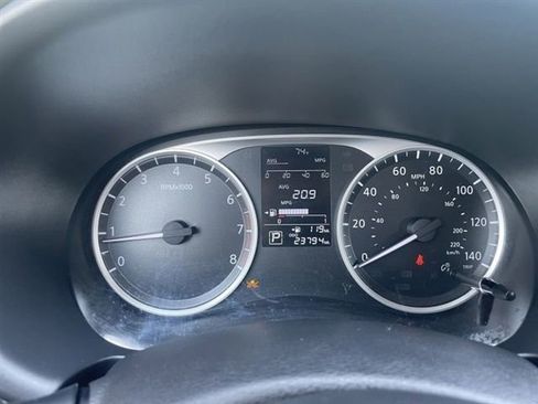 Used 2020 Nissan Kicks S image 10