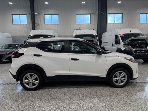 Used 2024 Nissan Kicks S FWD image 4