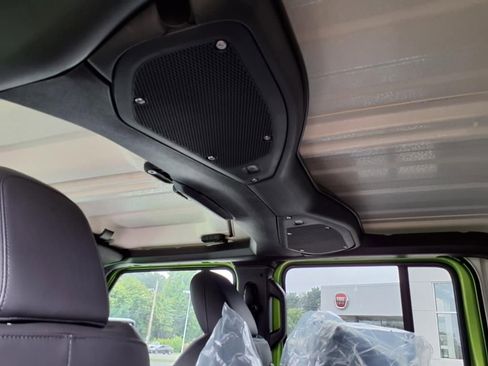 New 2025 Jeep Gladiator Sport image 5