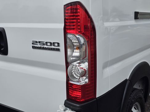 Used 2025 RAM ProMaster 2500 w/ Convenience Group FWD image 11