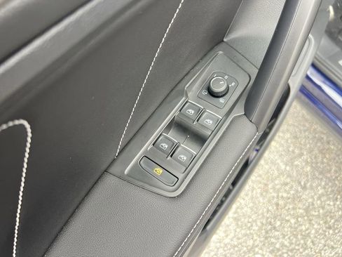 Certified 2022 Volkswagen Tiguan SEL R-Line image 13