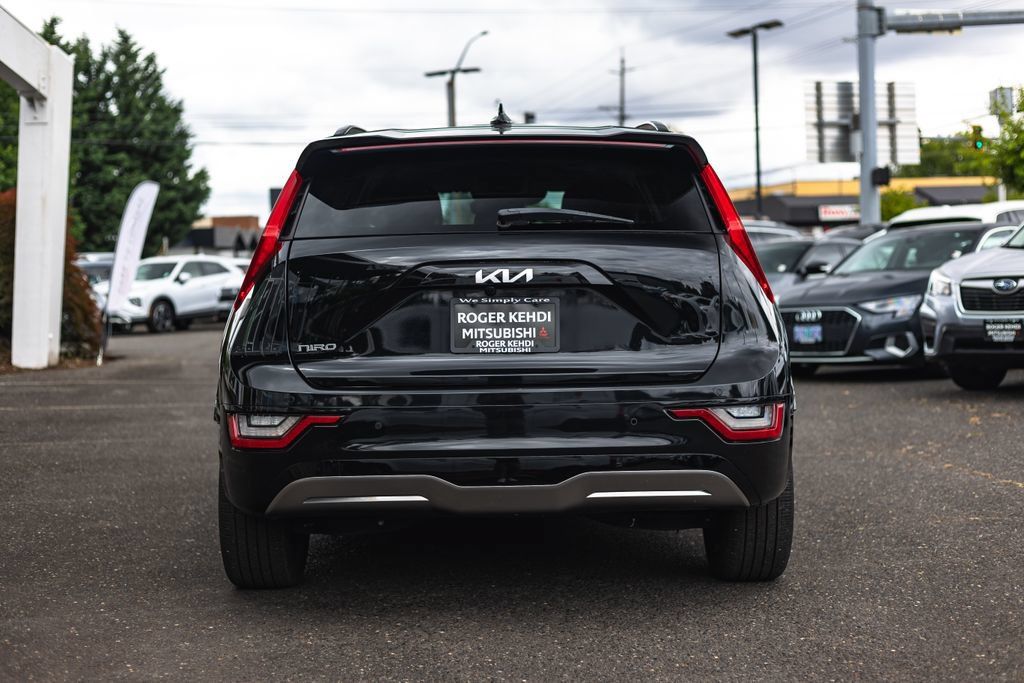 Used 2023 Kia Niro Wave w/ Wave Preserve Package FWD image 8
