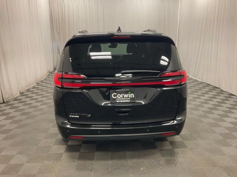 Used 2023 Chrysler Pacifica Touring-L w/ S Appearance Package FWD image 5