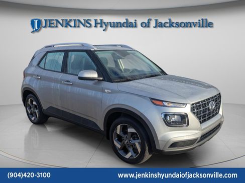 Certified 2024 Hyundai Venue SEL image 7