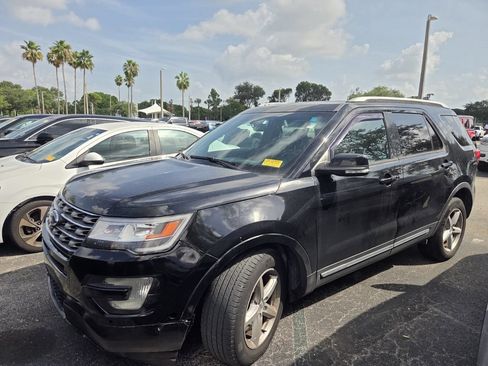 Used 2016 Ford Explorer XLT w/ Equipment Group 202A AWD/4WD image 3