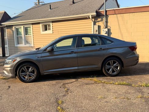 Used 2019 Volkswagen Jetta R-Line FWD image 3