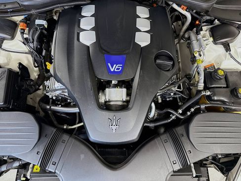 Used 2022 Maserati Quattroporte Modena image 37
