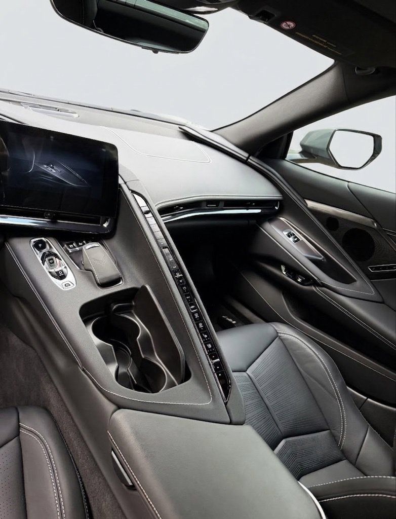Used 2024 Chevrolet Corvette Stingray Preferred Conv w/ Stealth Interior Trim Package RWD image 6