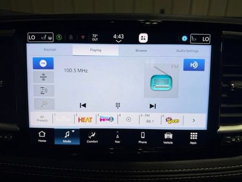 Used 2025 Chrysler Pacifica Limited AWD/4WD image 44