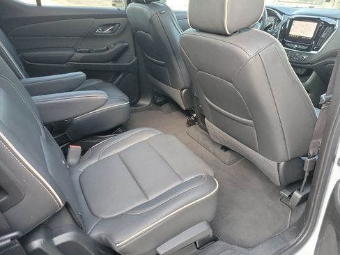 Used 2023 Chevrolet Traverse Premier FWD image 33