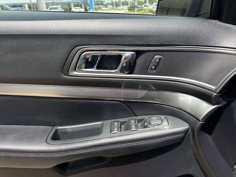 Used 2019 Ford Explorer XLT FWD image 19