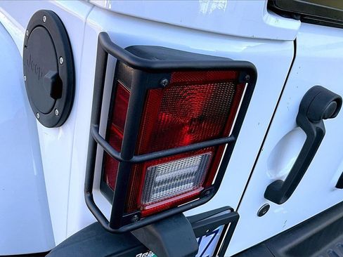 Used 2018 Jeep Wrangler Sport image 28